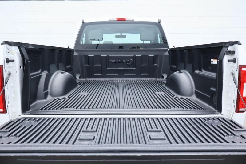 Ford F-150 Vehicle Full-screen Gallery Image 08