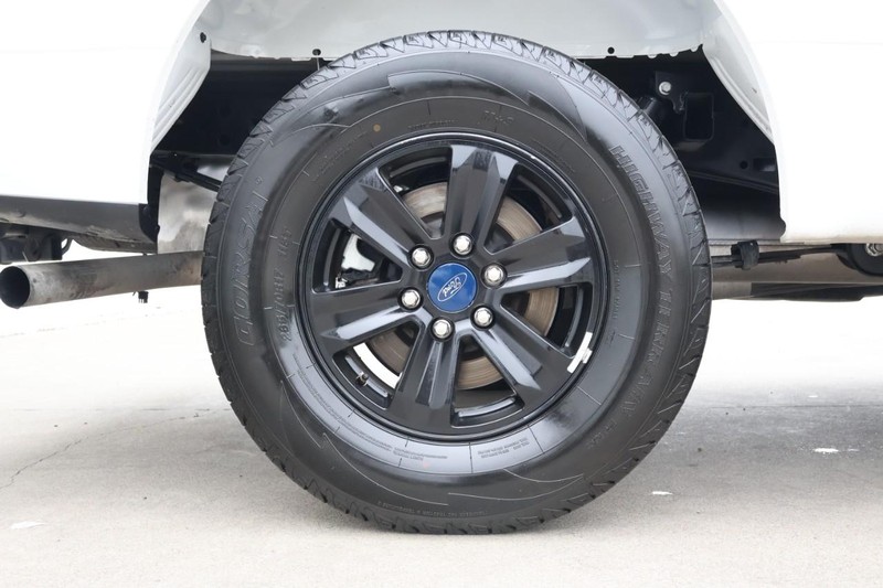 Ford F-150 Vehicle Full-screen Gallery Image 13