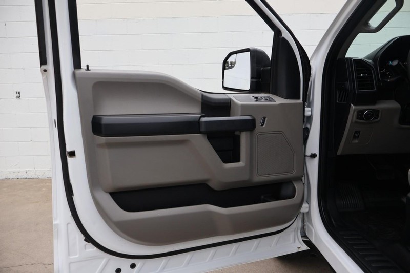 Ford F-150 Vehicle Full-screen Gallery Image 14