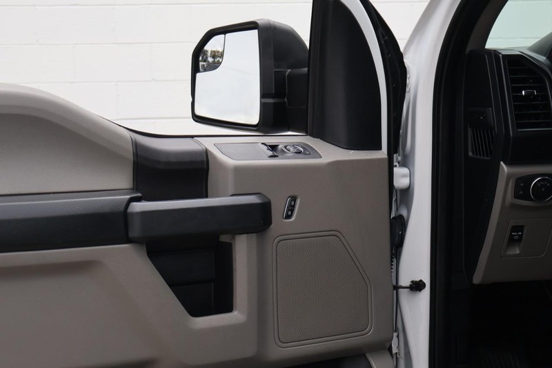 Ford F-150 Vehicle Full-screen Gallery Image 15