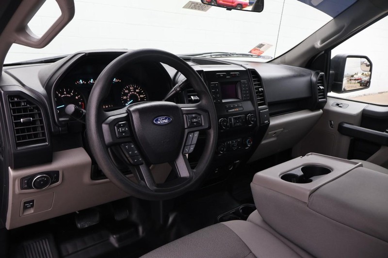 Ford F-150 Vehicle Full-screen Gallery Image 16
