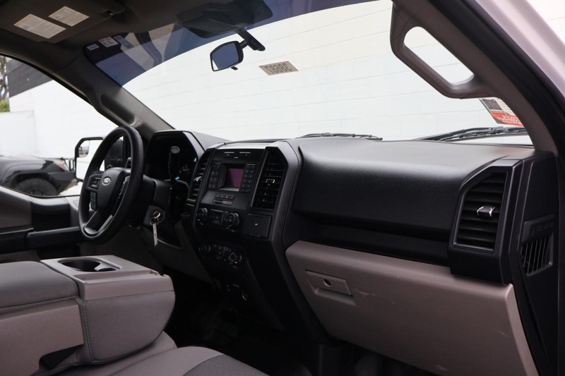 Ford F-150 Vehicle Full-screen Gallery Image 19
