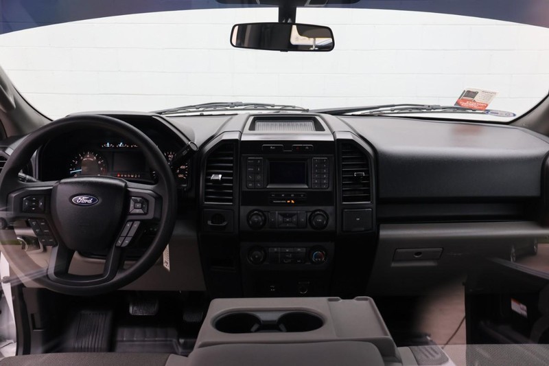 Ford F-150 Vehicle Full-screen Gallery Image 21
