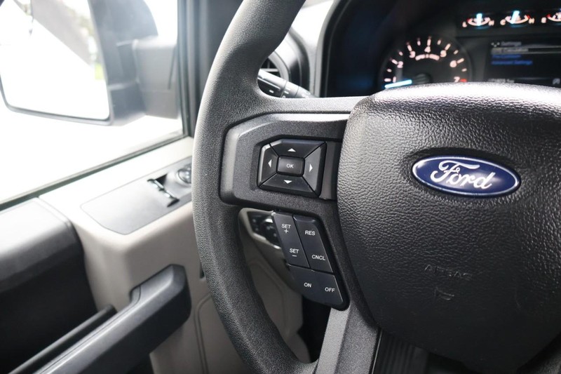 Ford F-150 Vehicle Full-screen Gallery Image 24