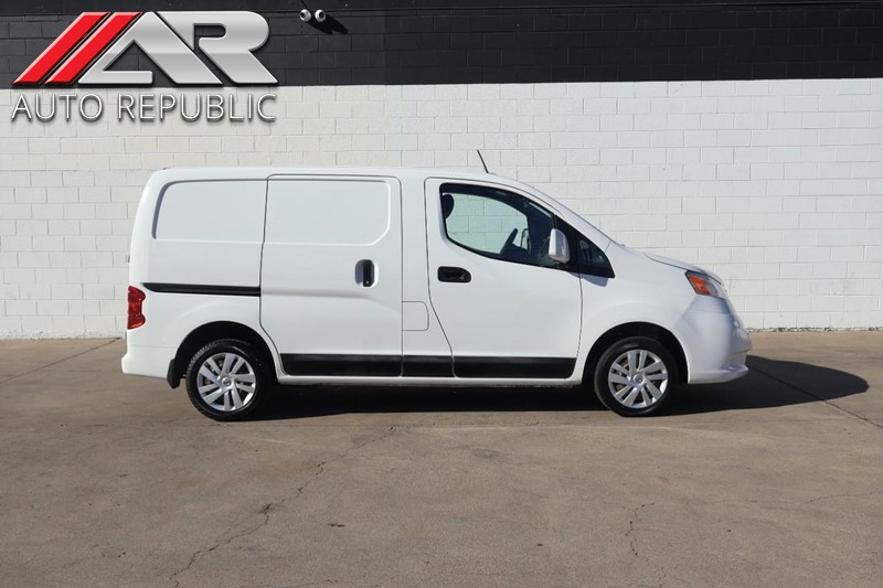 Nissan NV200 Vehicle Full-screen Gallery Image 01