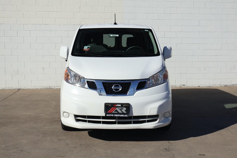 Nissan NV200 Vehicle Full-screen Gallery Image 03