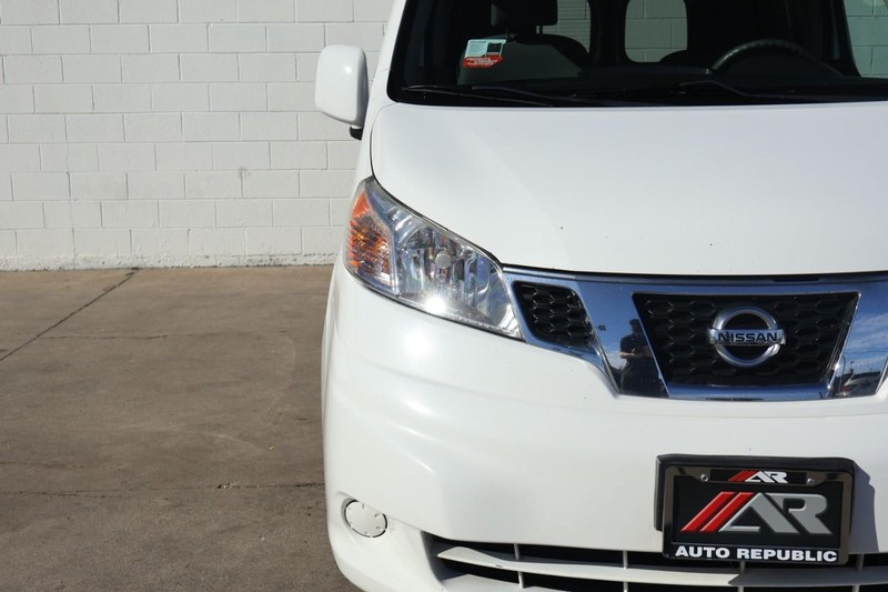 Nissan NV200 Vehicle Full-screen Gallery Image 04