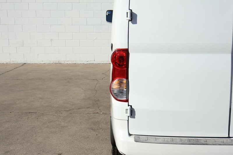 Nissan NV200 Vehicle Full-screen Gallery Image 07