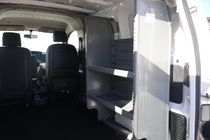 Nissan NV200 Vehicle Full-screen Gallery Image 09