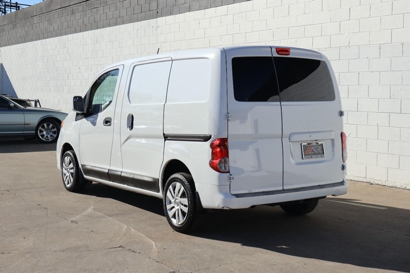 Nissan NV200 Vehicle Full-screen Gallery Image 11
