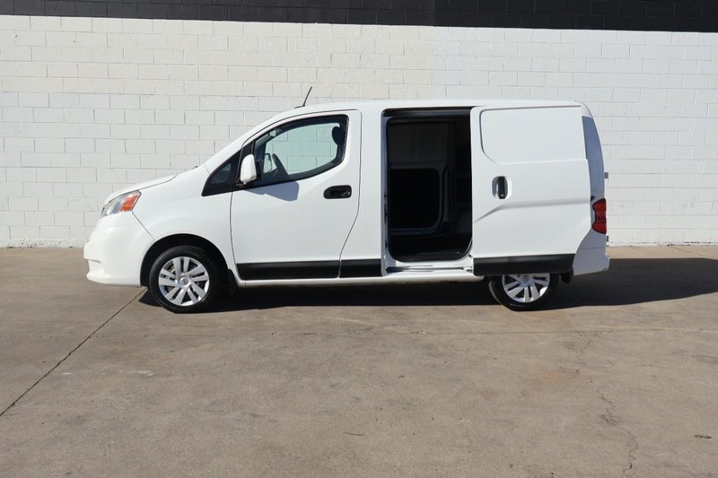 Nissan NV200 Vehicle Full-screen Gallery Image 12