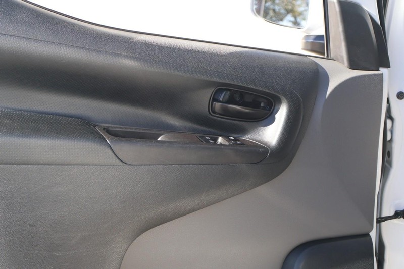 Nissan NV200 Vehicle Full-screen Gallery Image 17