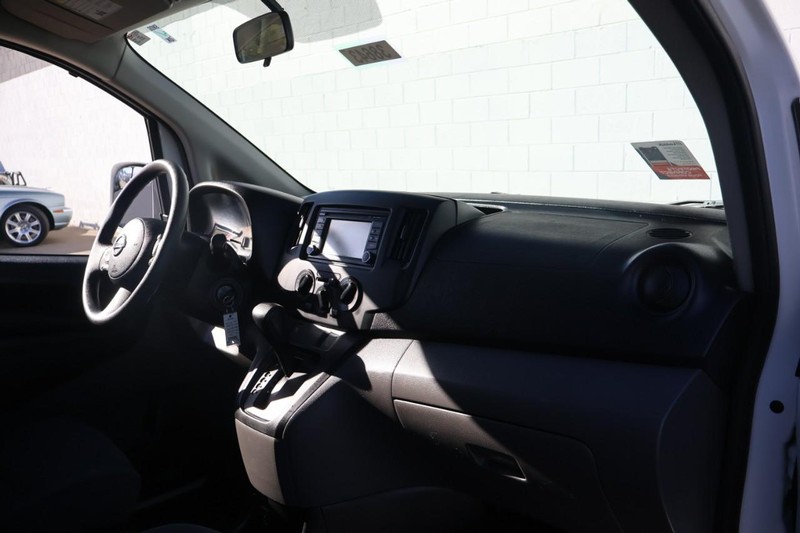 Nissan NV200 Vehicle Full-screen Gallery Image 21