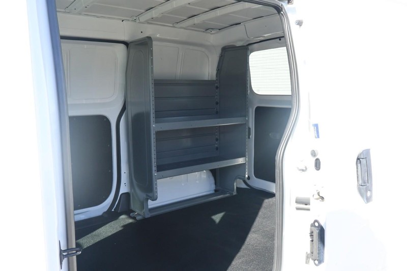 Nissan NV200 Vehicle Full-screen Gallery Image 24