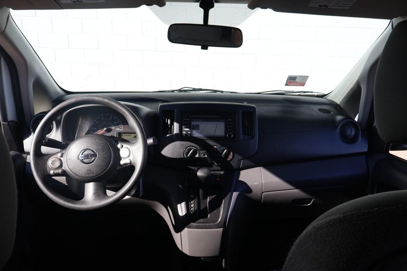 Nissan NV200 Vehicle Full-screen Gallery Image 25