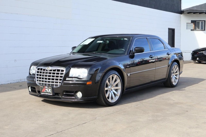 Chrysler 300 Vehicle Full-screen Gallery Image 11