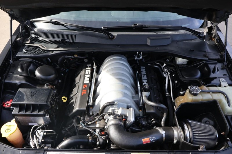 Chrysler 300 Vehicle Full-screen Gallery Image 12