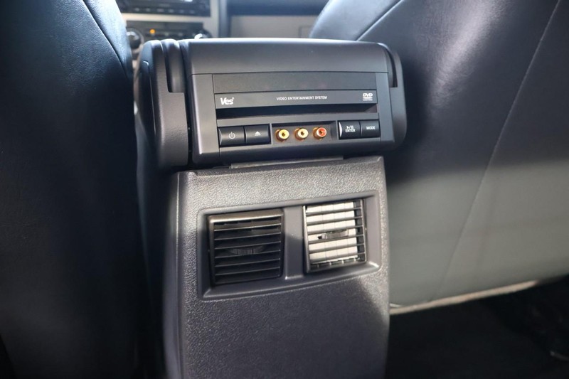 Chrysler 300 Vehicle Full-screen Gallery Image 24