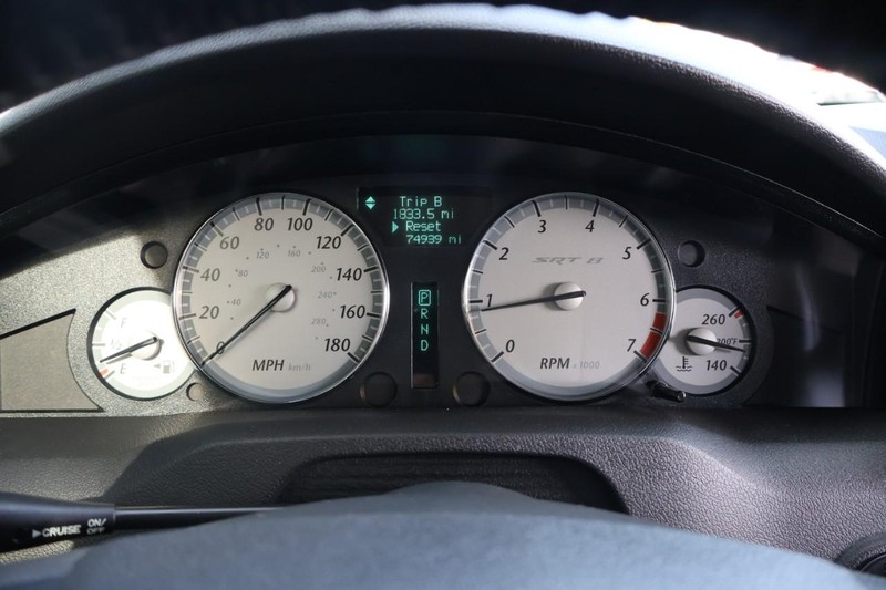 Chrysler 300 Vehicle Full-screen Gallery Image 26