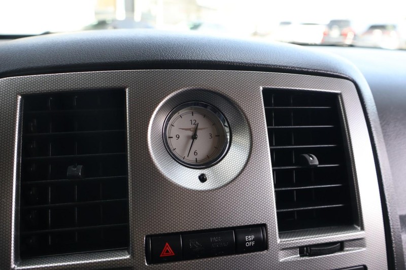 Chrysler 300 Vehicle Full-screen Gallery Image 31