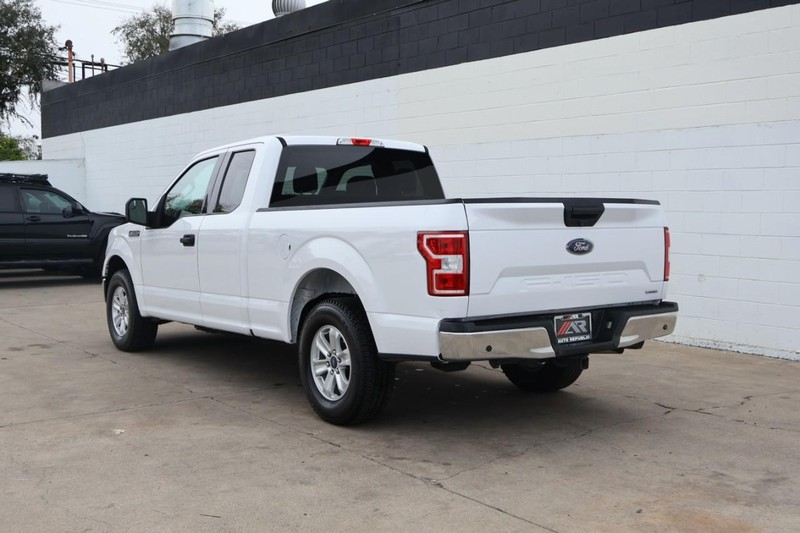 Ford F-150 Vehicle Full-screen Gallery Image 09