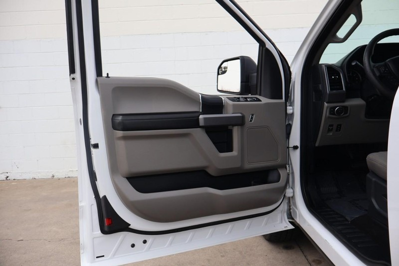 Ford F-150 Vehicle Full-screen Gallery Image 14