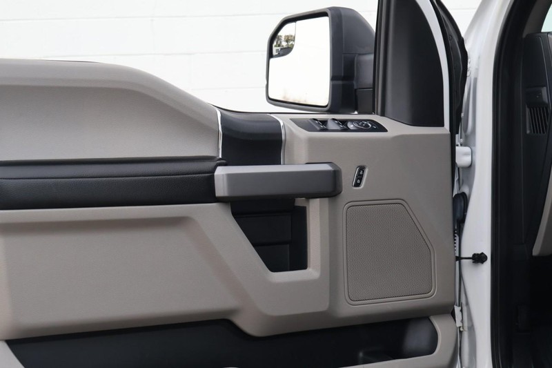 Ford F-150 Vehicle Full-screen Gallery Image 15