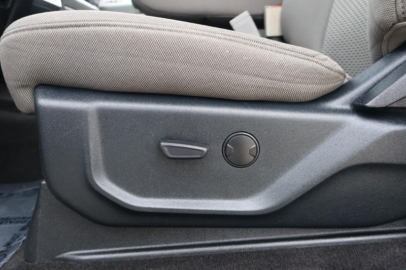 Ford F-150 Vehicle Full-screen Gallery Image 17