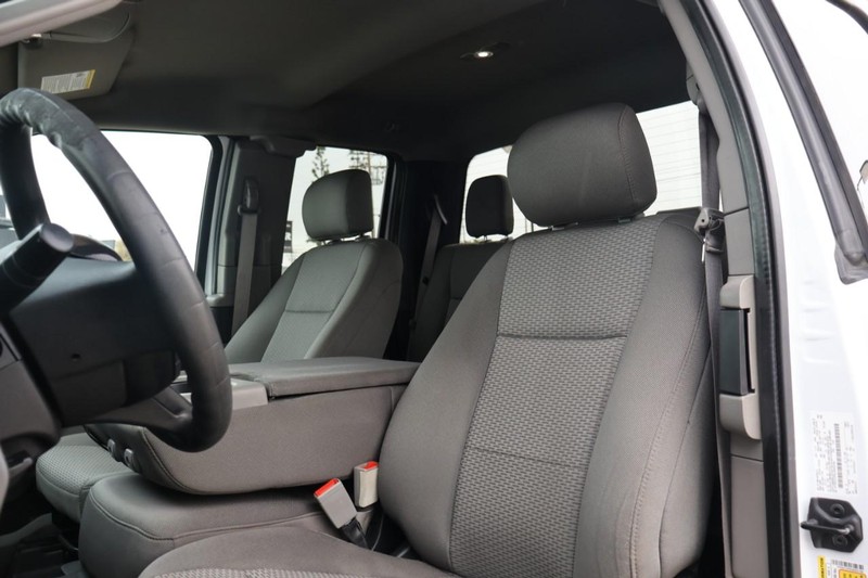 Ford F-150 Vehicle Full-screen Gallery Image 18