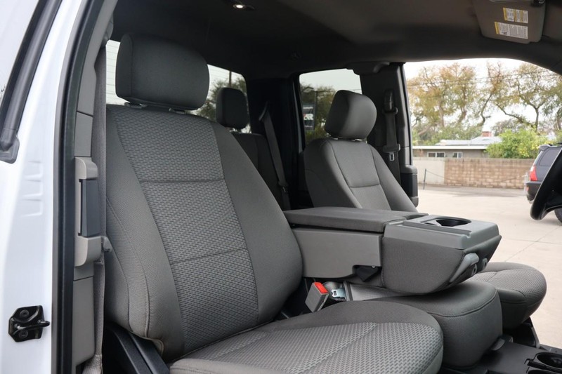 Ford F-150 Vehicle Full-screen Gallery Image 21