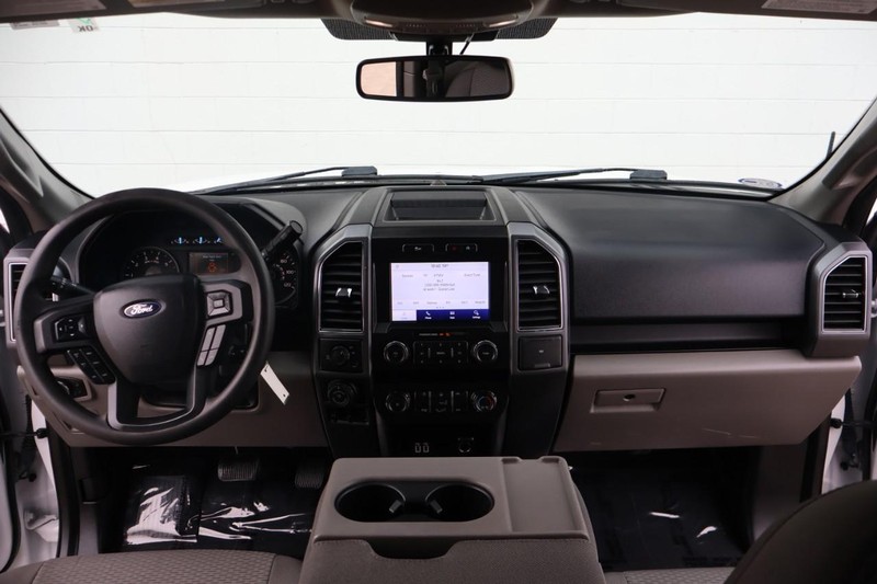 Ford F-150 Vehicle Full-screen Gallery Image 24