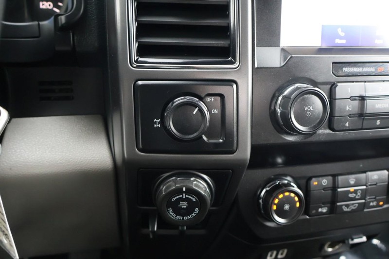 Ford F-150 Vehicle Full-screen Gallery Image 33