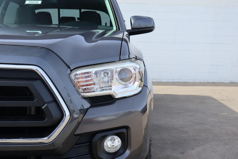 Toyota Tacoma Vehicle Full-screen Gallery Image 03