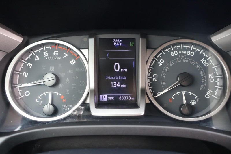 Toyota Tacoma Vehicle Full-screen Gallery Image 24