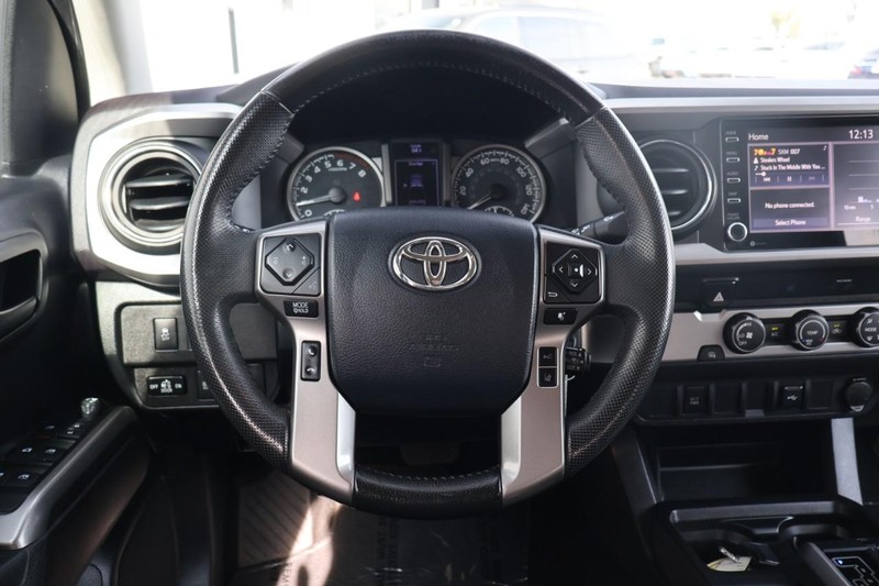 Toyota Tacoma Vehicle Full-screen Gallery Image 25