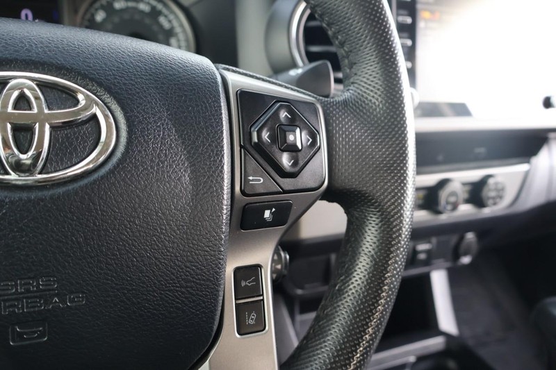 Toyota Tacoma Vehicle Full-screen Gallery Image 27