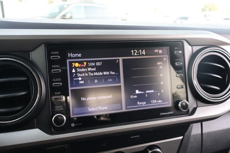 Toyota Tacoma Vehicle Full-screen Gallery Image 29