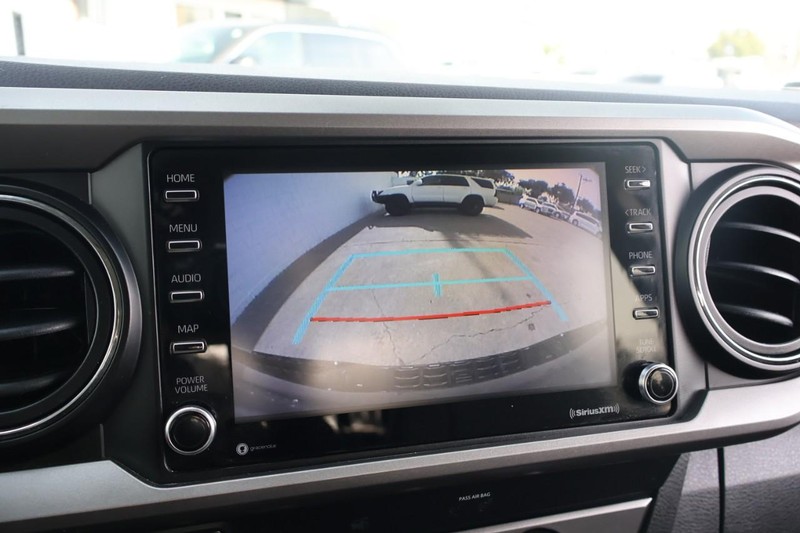 Toyota Tacoma Vehicle Full-screen Gallery Image 30