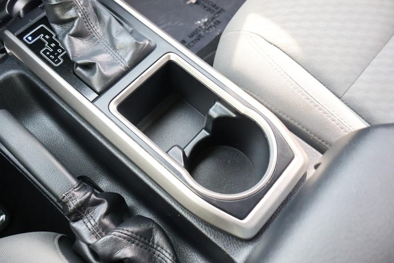 Toyota Tacoma Vehicle Full-screen Gallery Image 33