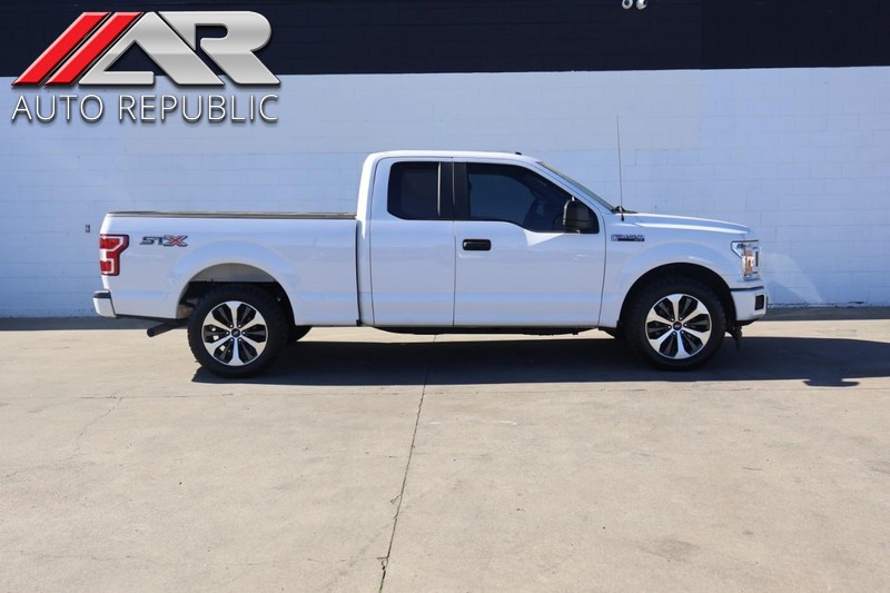 Ford F-150 Vehicle Full-screen Gallery Image 01