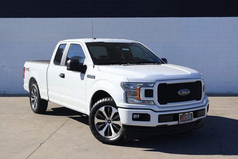 Ford F-150 Vehicle Full-screen Gallery Image 02