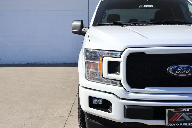 Ford F-150 Vehicle Full-screen Gallery Image 04