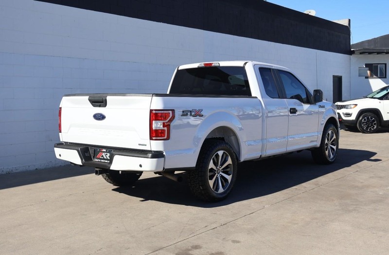 Ford F-150 Vehicle Full-screen Gallery Image 05