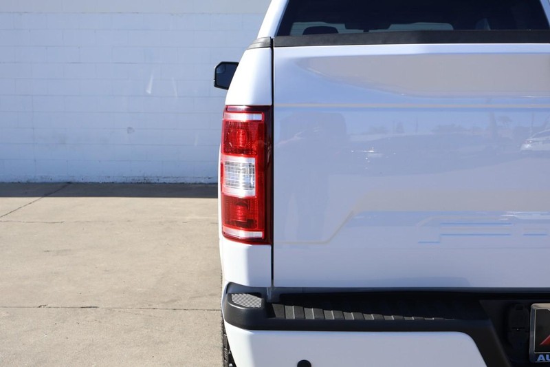 Ford F-150 Vehicle Full-screen Gallery Image 07