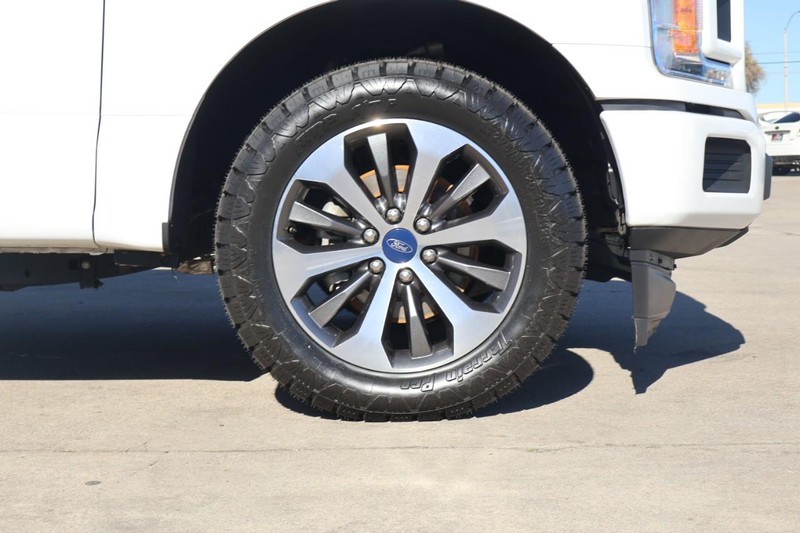 Ford F-150 Vehicle Full-screen Gallery Image 13