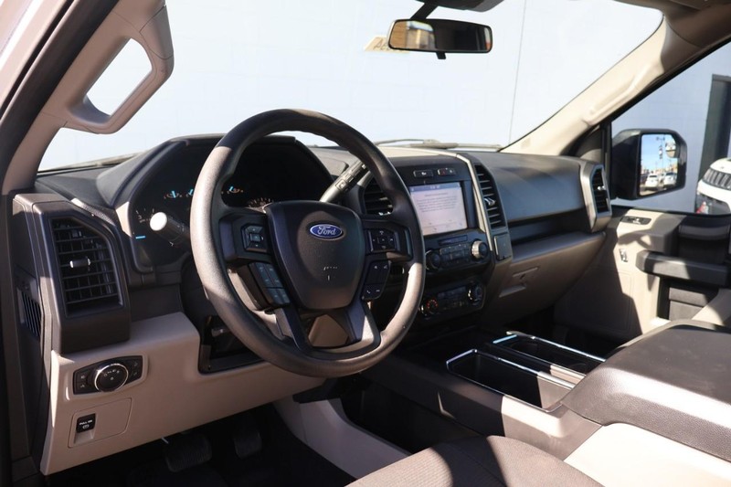 Ford F-150 Vehicle Full-screen Gallery Image 16