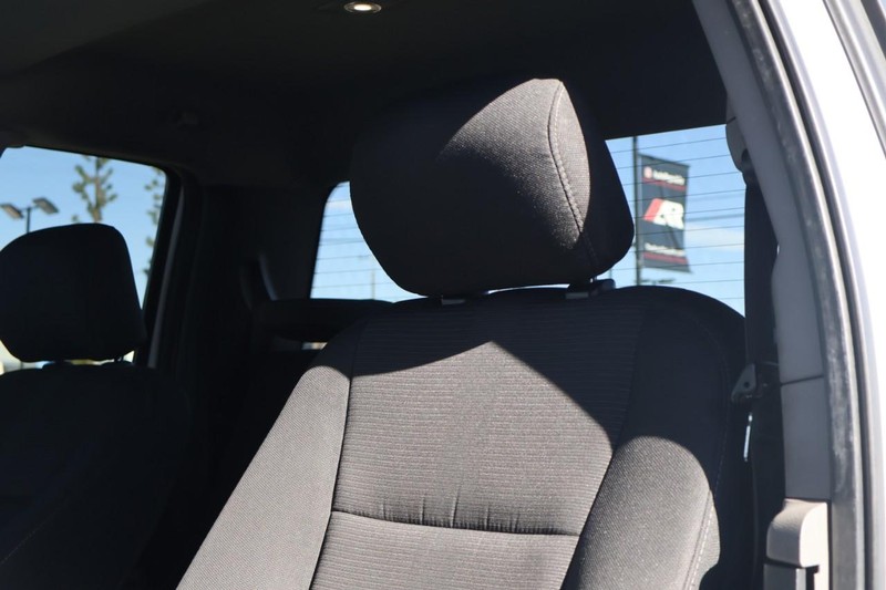 Ford F-150 Vehicle Full-screen Gallery Image 18