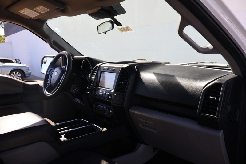 Ford F-150 Vehicle Full-screen Gallery Image 19