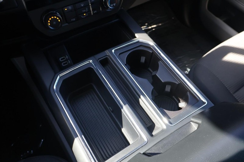 Ford F-150 Vehicle Full-screen Gallery Image 31