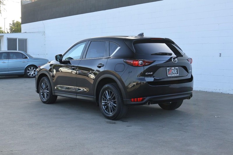 Mazda CX-5 Vehicle Full-screen Gallery Image 09